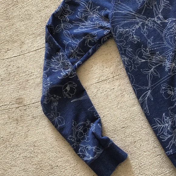 White and Blue floral crewneck - Picture 5 of 5